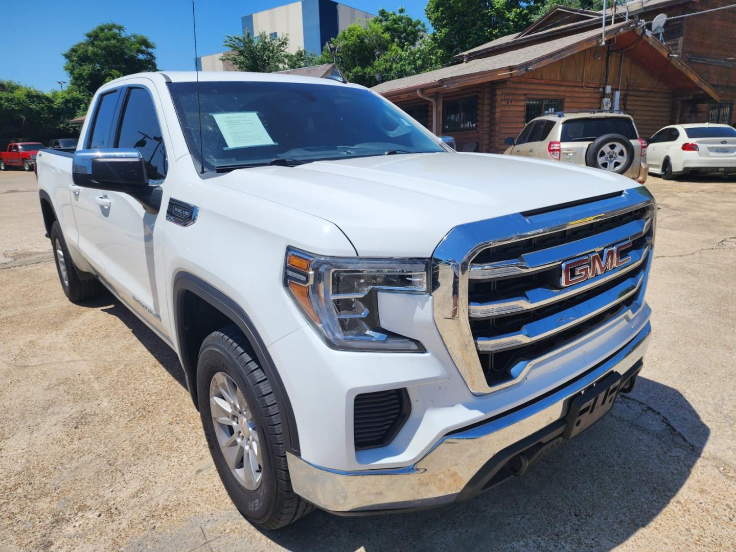 2019 Silver GMC Sierra 1500 SLE Double Cab 4WD (1GTR9BED8KZ) with an 5.3L V8 OHV 16V engine, 6A transmission, located at 945 E. Jefferson Blvd, Dallas, TX, 75203, (214) 943-7777, 32.752514, -96.811630 - Photo#2